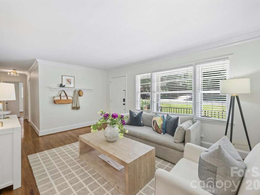 3915 Winfield Drive, Charlotte, NC 28205.  MLS# CAR4368848, YatesRealty ID 15207. 