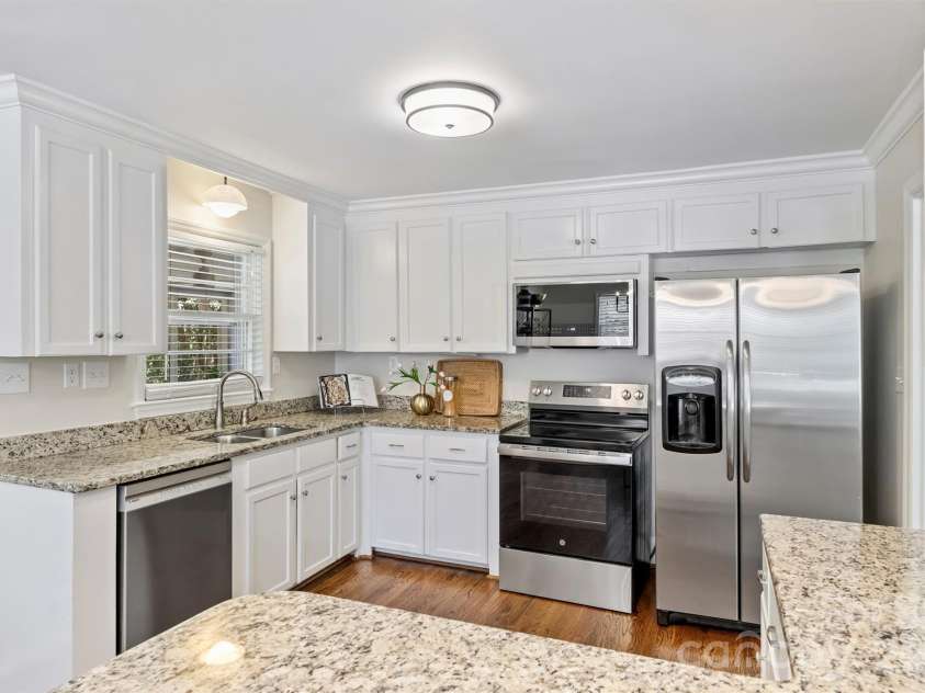 3915 Winfield Drive, Charlotte, NC 28205.  MLS# CAR4368848, YatesRealty ID 15207. 