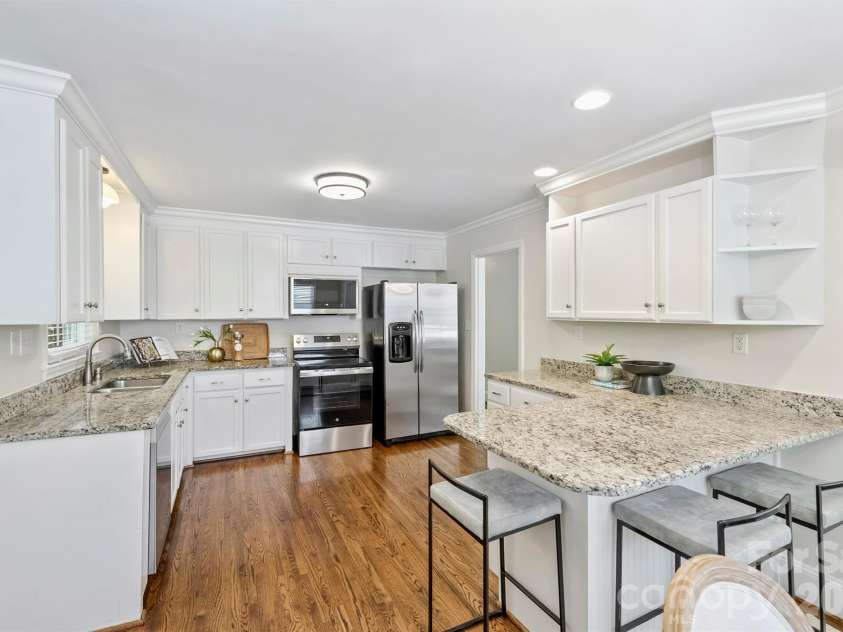 3915 Winfield Drive, Charlotte, NC 28205.  MLS# CAR4368848, YatesRealty ID 15207. 