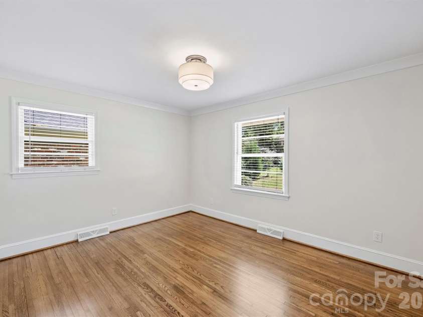 3915 Winfield Drive, Charlotte, NC 28205.  MLS# CAR4368848, YatesRealty ID 15207. 
