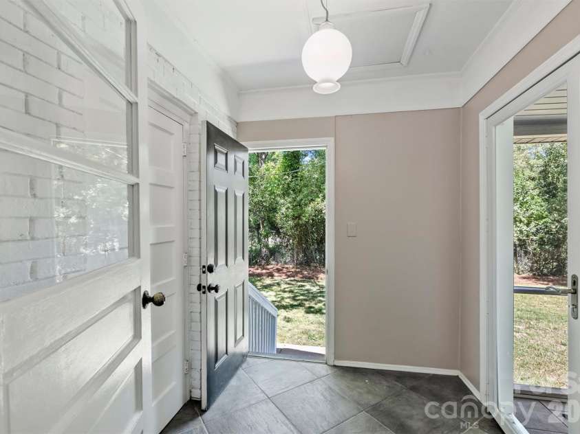 3915 Winfield Drive, Charlotte, NC 28205.  MLS# CAR4368848, YatesRealty ID 15207. 