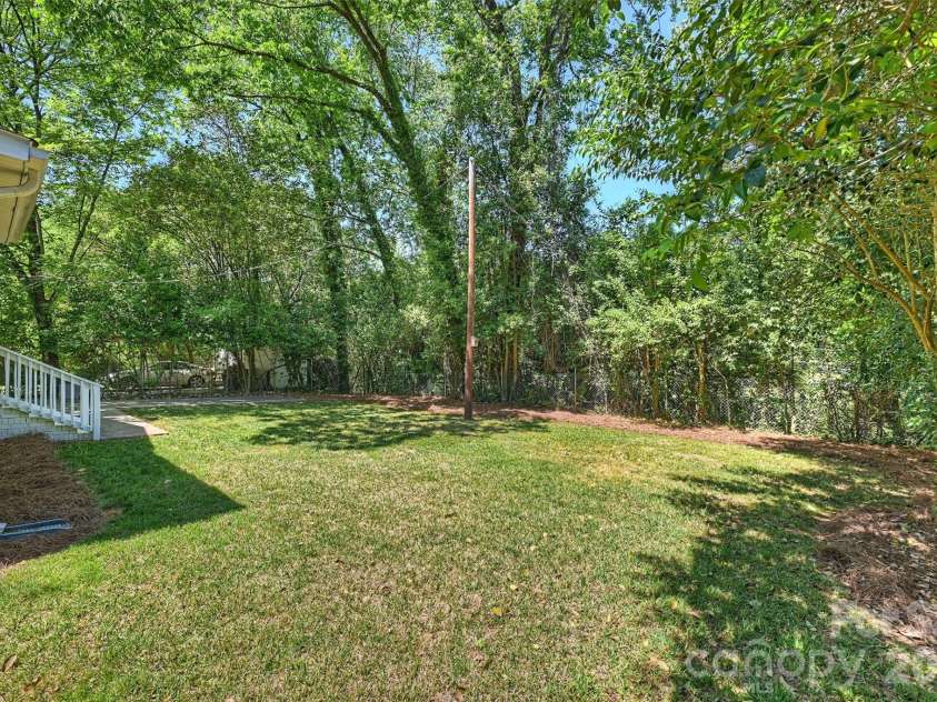 3915 Winfield Drive, Charlotte, NC 28205.  MLS# CAR4368848, YatesRealty ID 15207. 