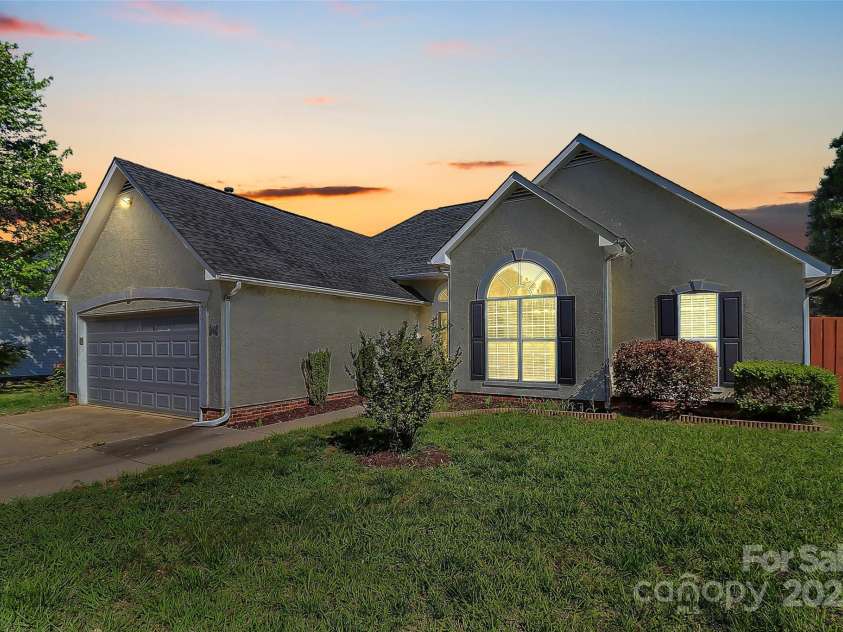 4606 Falcon Chase Drive, Concord, NC 28027.  MLS# CAR4249623, YatesRealty ID 15207. 