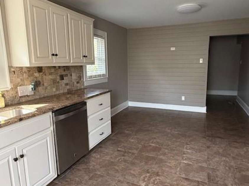 705 3rd Avenue, Hickory, NC 28601.  MLS# CAR4243431, YatesRealty ID 15209. 