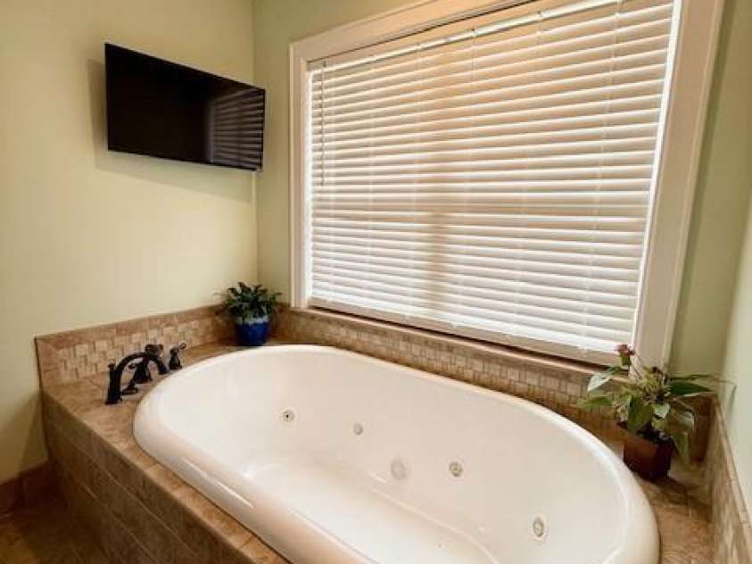 705 3rd Avenue, Hickory, NC 28601.  MLS# CAR4243431, YatesRealty ID 15209. 