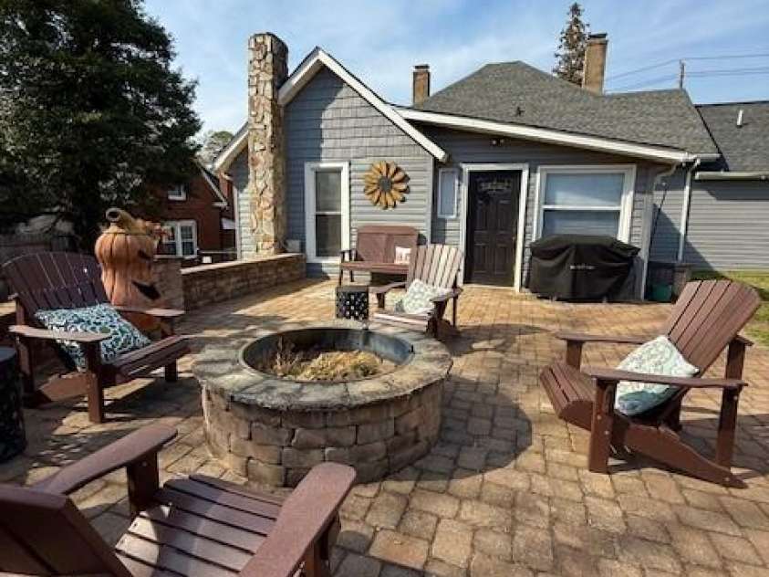 705 3rd Avenue, Hickory, NC 28601.  MLS# CAR4243431, YatesRealty ID 15209. 