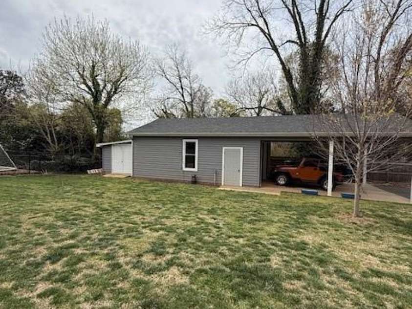 705 3rd Avenue, Hickory, NC 28601.  MLS# CAR4243431, YatesRealty ID 15209. 