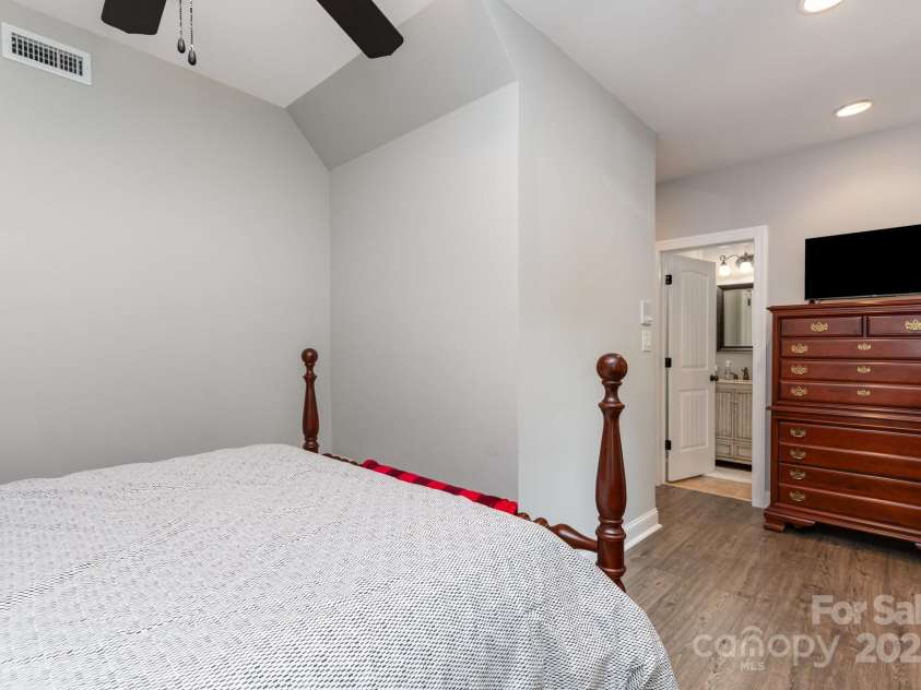 3351 Beulah Church Road, Matthews, NC 28104.  MLS# CAR4303800, YatesRealty ID 1521. 