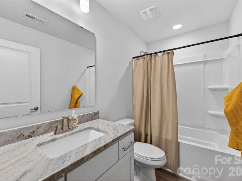 1136 Drummond Avenue, Charlotte, NC 28205.  MLS# CAR4358090, YatesRealty ID 15210. 3rd level full bathroom