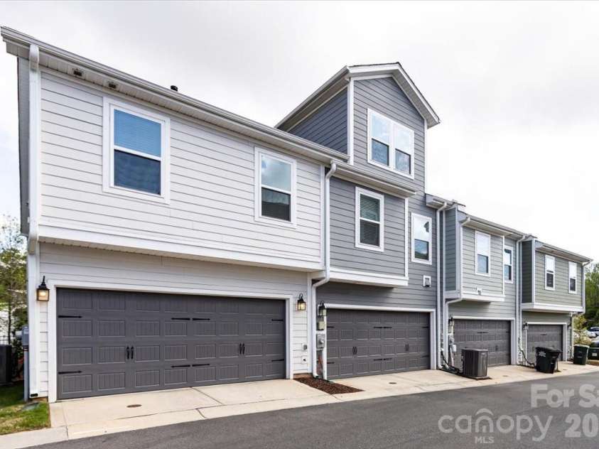 1136 Drummond Avenue, Charlotte, NC 28205.  MLS# CAR4358090, YatesRealty ID 15210. 