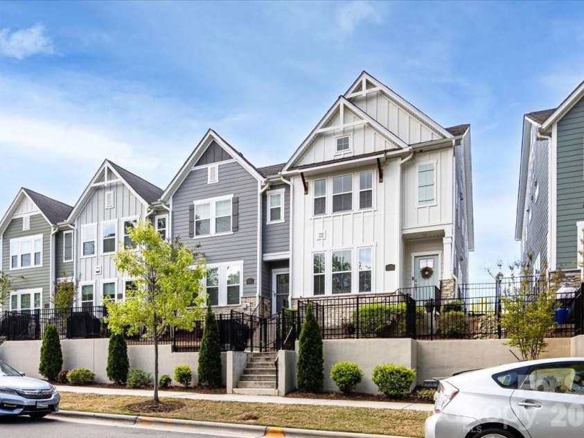 1136 Drummond Avenue, Charlotte, NC 28205.  MLS# CAR4358090, YatesRealty ID 15210. Welcome home!