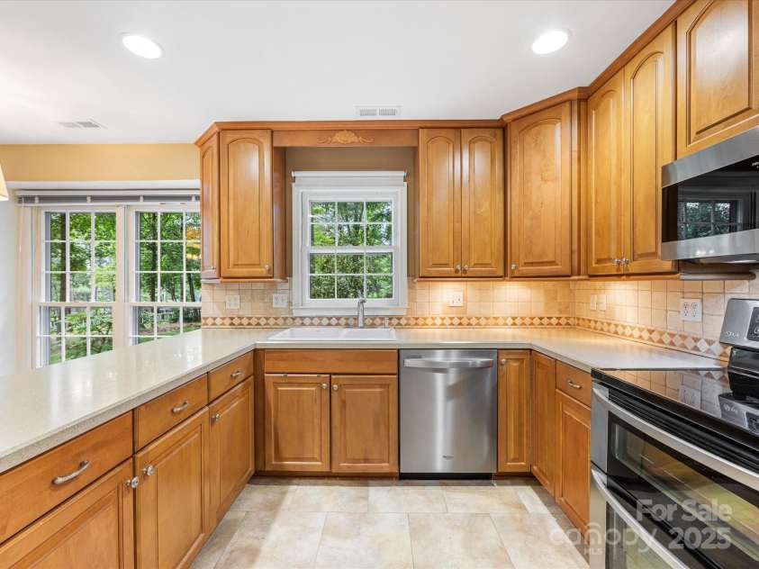 8201 Lansford Road, Charlotte, NC 28277.  MLS# CAR4261178, YatesRealty ID 15211. Kitchen