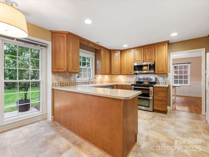 8201 Lansford Road, Charlotte, NC 28277.  MLS# CAR4261178, YatesRealty ID 15211. Kitchen with Breakfast area