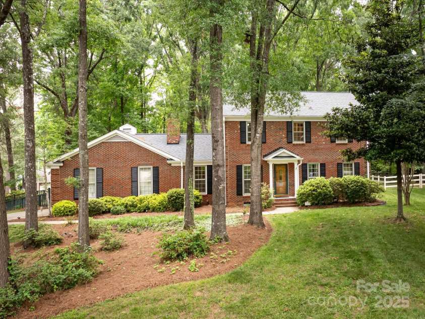 8201 Lansford Road, Charlotte, NC 28277.  MLS# CAR4261178, YatesRealty ID 15211. Large Front Yard