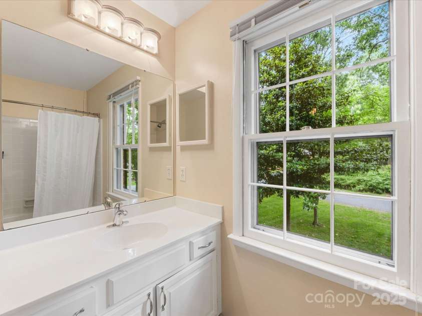 8201 Lansford Road, Charlotte, NC 28277.  MLS# CAR4261178, YatesRealty ID 15211. Primary Bath