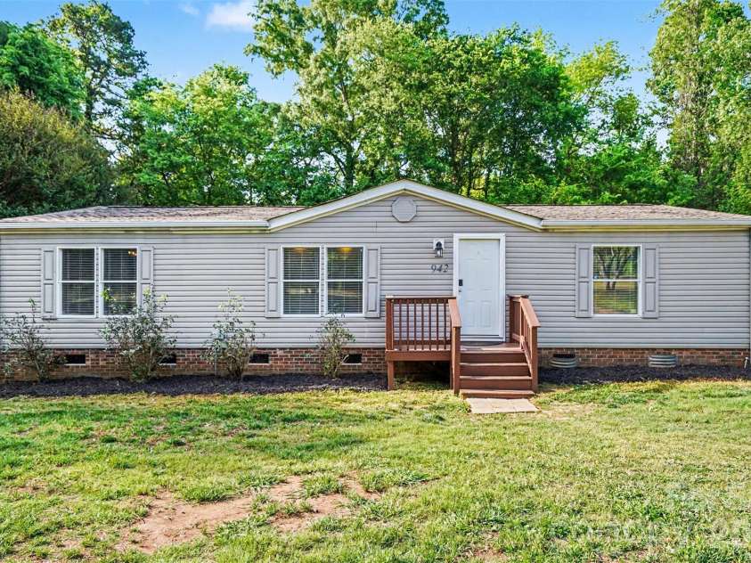 942 Stones Throw Drive, Concord, NC 28025.  MLS# CAR4364732, YatesRealty ID 15211. 