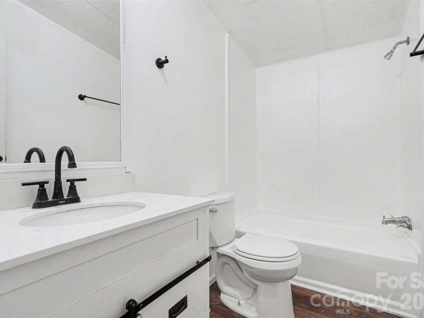 942 Stones Throw Drive, Concord, NC 28025.  MLS# CAR4364732, YatesRealty ID 15211. 