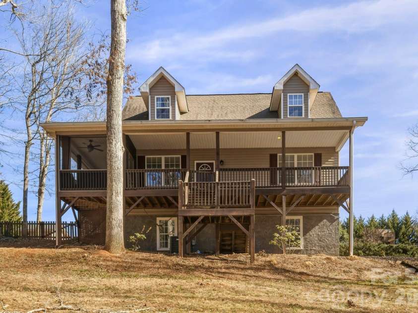 4 Carter Hill Drive, Leicester, NC 28748.  MLS# CAR4342049, YatesRealty ID 15212. 