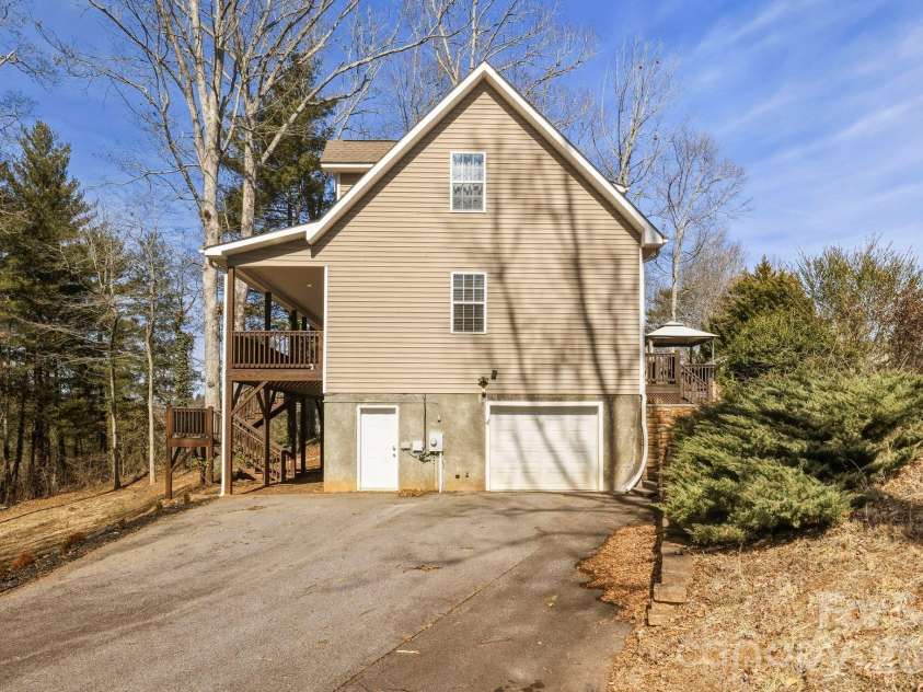 4 Carter Hill Drive, Leicester, NC 28748.  MLS# CAR4342049, YatesRealty ID 15212. 
