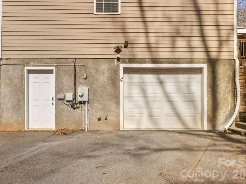 4 Carter Hill Drive, Leicester, NC 28748.  MLS# CAR4342049, YatesRealty ID 15212. 
