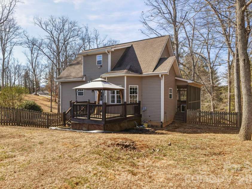 4 Carter Hill Drive, Leicester, NC 28748.  MLS# CAR4342049, YatesRealty ID 15212. 