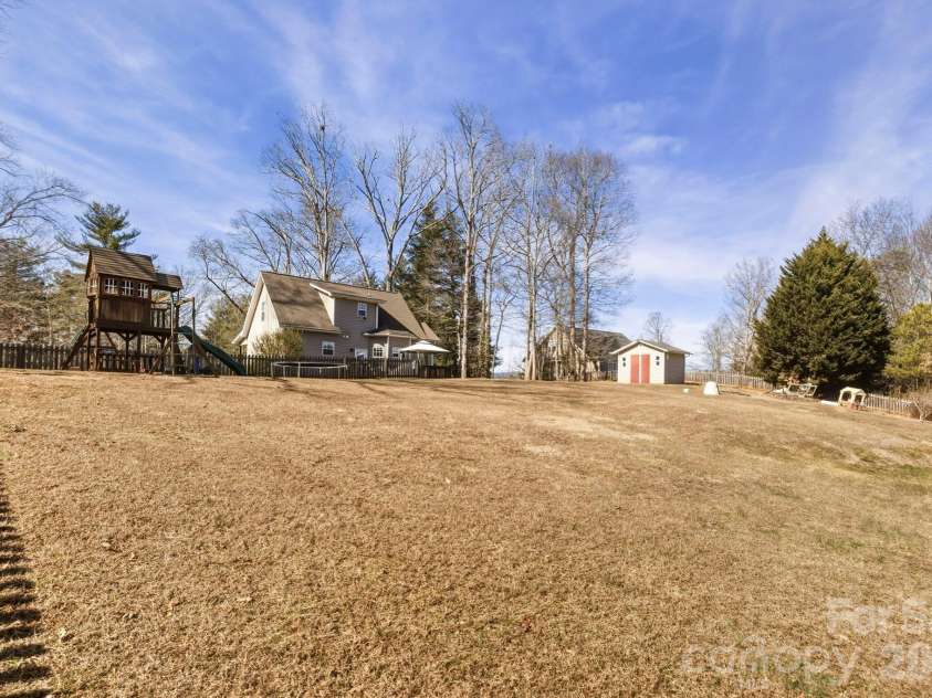 4 Carter Hill Drive, Leicester, NC 28748.  MLS# CAR4342049, YatesRealty ID 15212. 