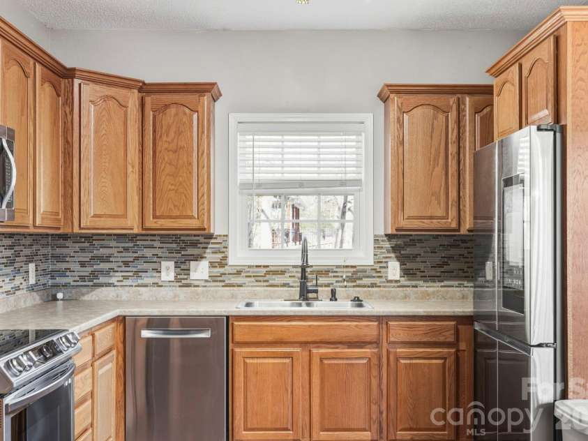 4 Carter Hill Drive, Leicester, NC 28748.  MLS# CAR4342049, YatesRealty ID 15212. 
