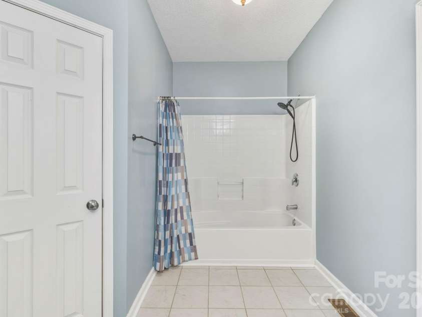 4 Carter Hill Drive, Leicester, NC 28748.  MLS# CAR4342049, YatesRealty ID 15212. 