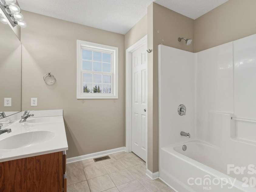 4 Carter Hill Drive, Leicester, NC 28748.  MLS# CAR4342049, YatesRealty ID 15212. 