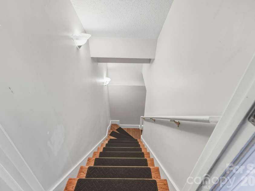 4 Carter Hill Drive, Leicester, NC 28748.  MLS# CAR4342049, YatesRealty ID 15212. 