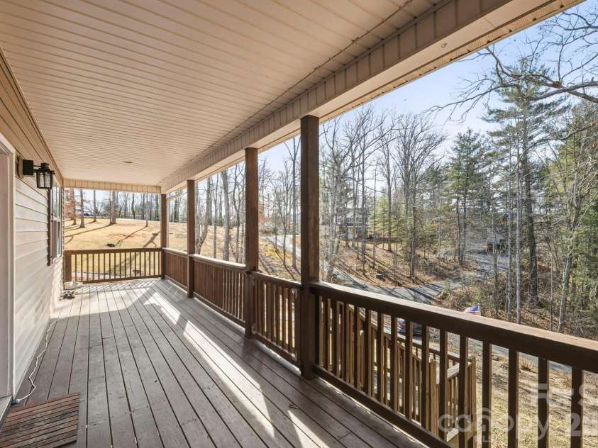 4 Carter Hill Drive, Leicester, NC 28748.  MLS# CAR4342049, YatesRealty ID 15212. 