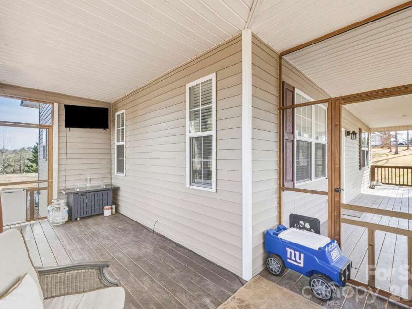 4 Carter Hill Drive, Leicester, NC 28748.  MLS# CAR4342049, YatesRealty ID 15212. 