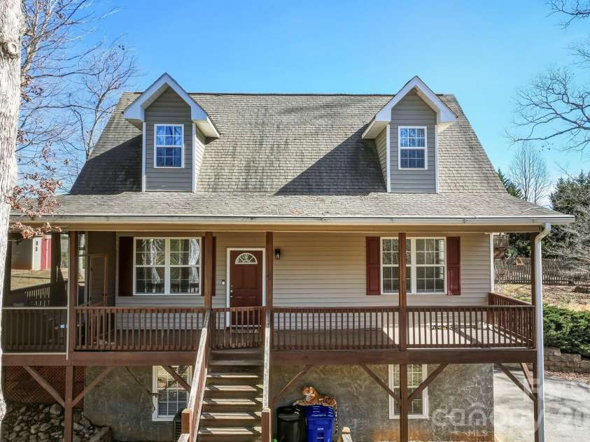 4 Carter Hill Drive, Leicester, NC 28748.  MLS# CAR4342049, YatesRealty ID 15212. 