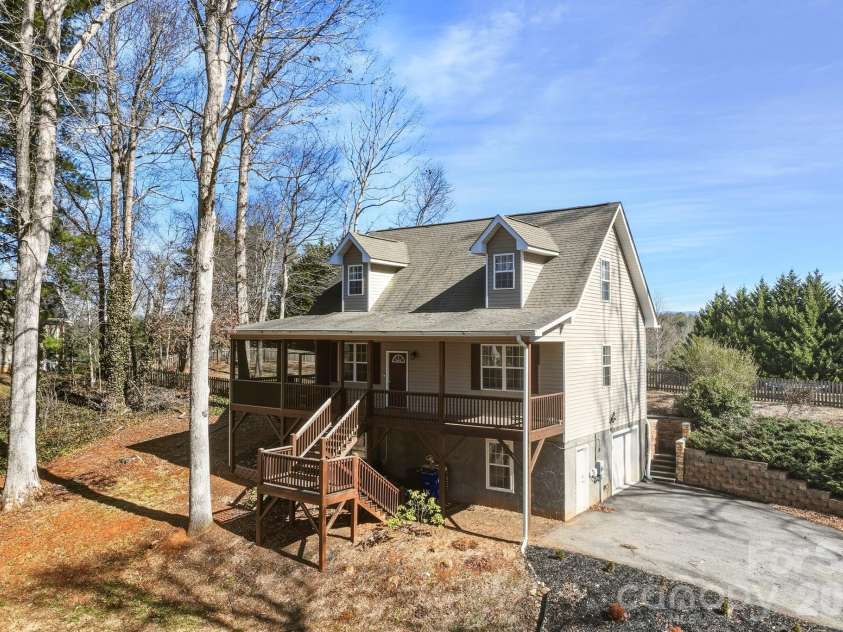 4 Carter Hill Drive, Leicester, NC 28748.  MLS# CAR4342049, YatesRealty ID 15212. 