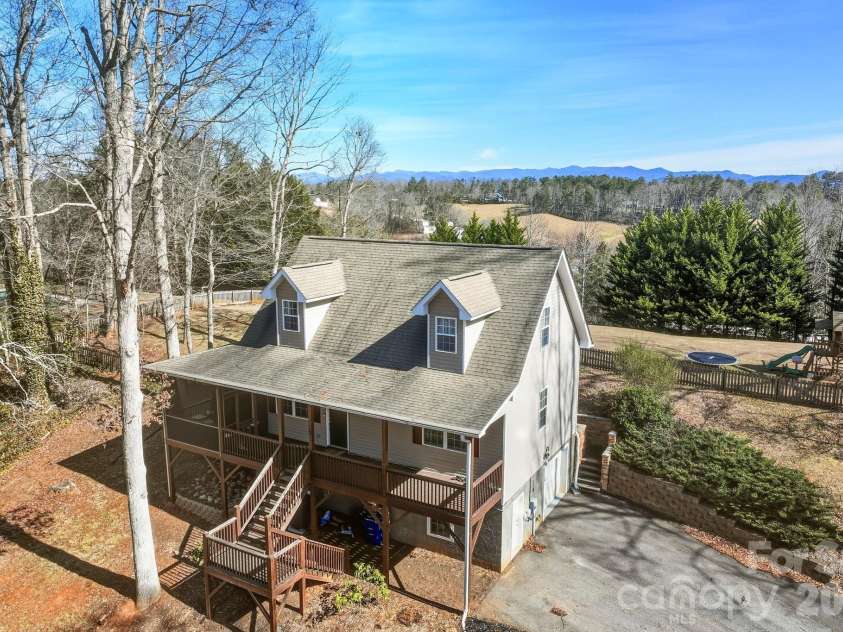 4 Carter Hill Drive, Leicester, NC 28748.  MLS# CAR4342049, YatesRealty ID 15212. 