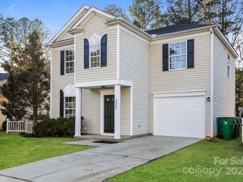 2868 Oasis Lane, Charlotte, NC 28214.  MLS# CAR4231516, YatesRealty ID 15213. Exterior Front