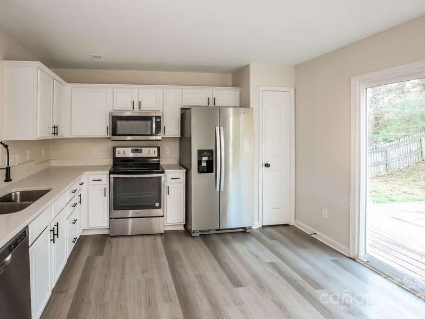 2868 Oasis Lane, Charlotte, NC 28214.  MLS# CAR4231516, YatesRealty ID 15213. Kitchen
