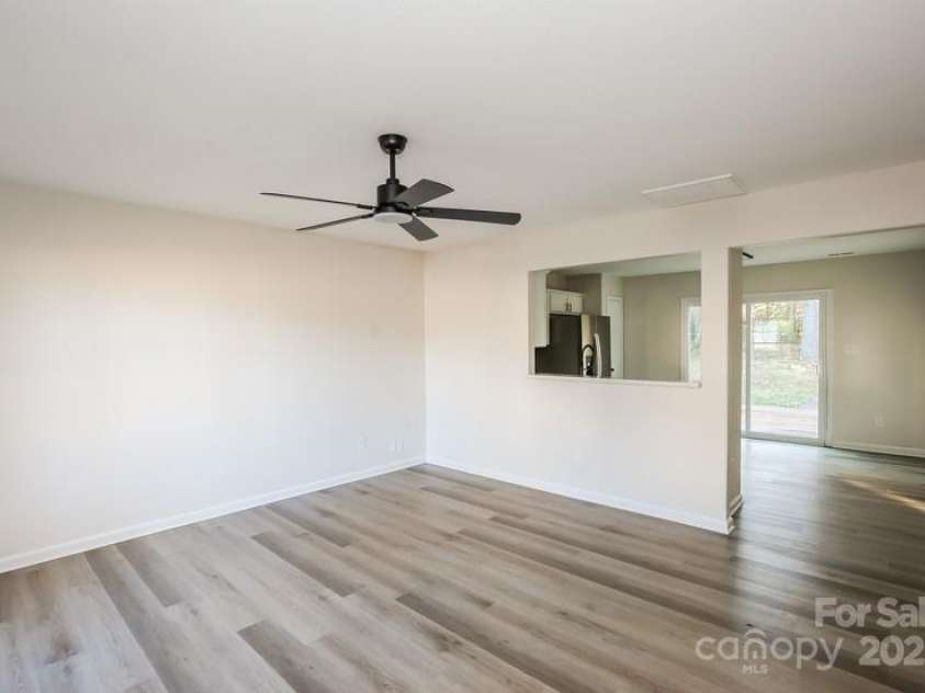 2868 Oasis Lane, Charlotte, NC 28214.  MLS# CAR4231516, YatesRealty ID 15213. Living Room