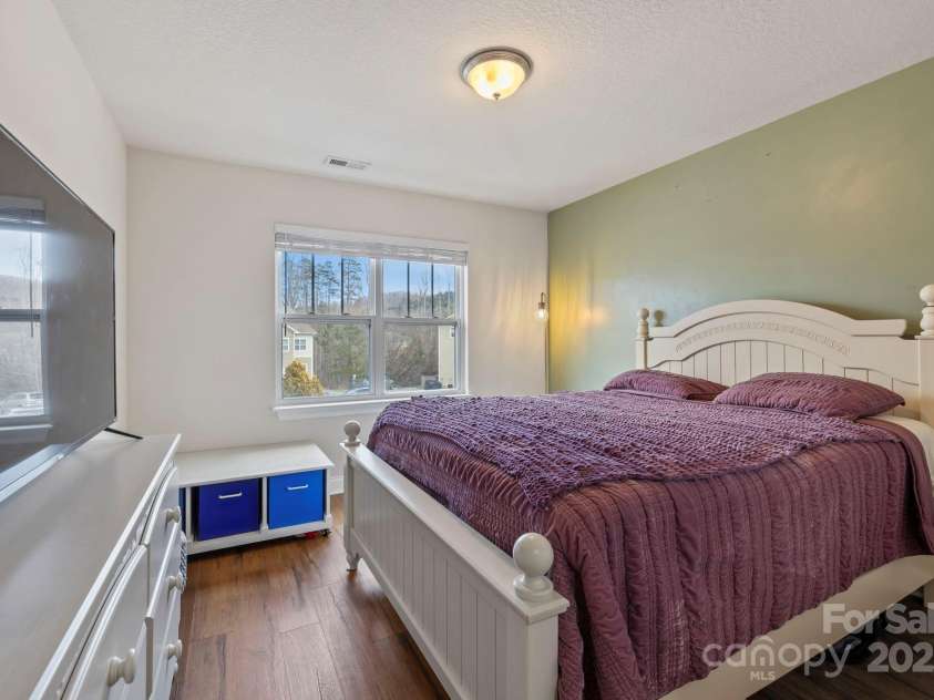123 Foxden Drive, Fletcher, NC 28732.  MLS# CAR4209767, YatesRealty ID 15214. 2nd Bedroom