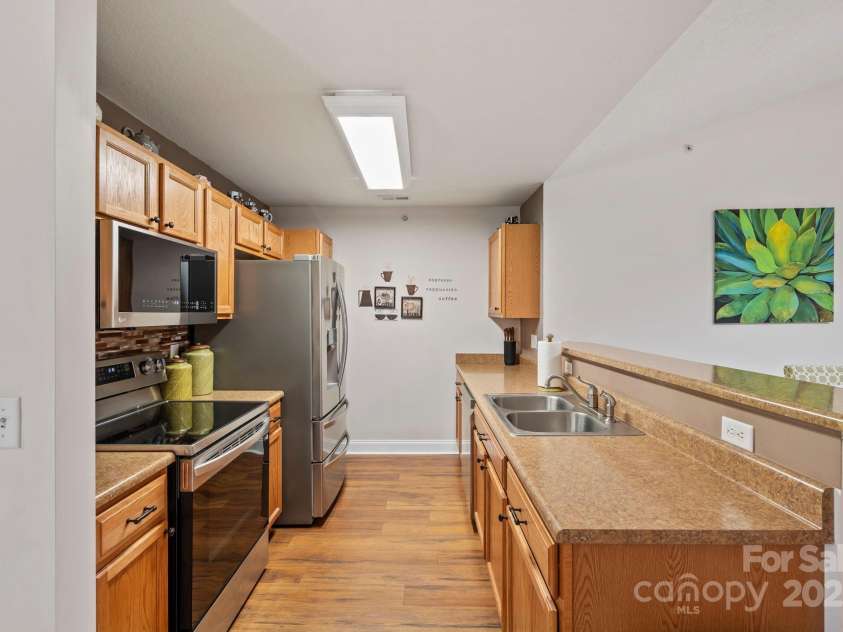 123 Foxden Drive, Fletcher, NC 28732.  MLS# CAR4209767, YatesRealty ID 15214. 
