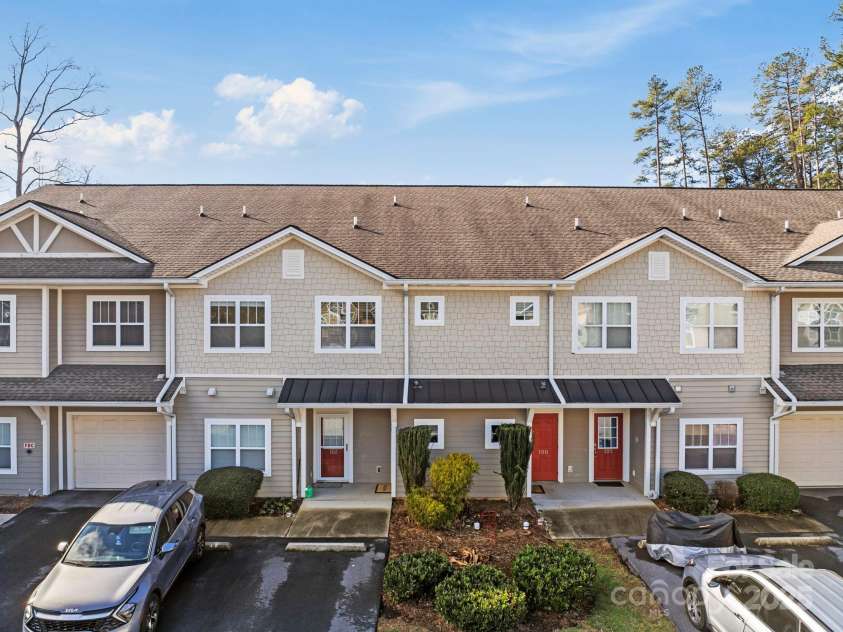 123 Foxden Drive, Fletcher, NC 28732.  MLS# CAR4209767, YatesRealty ID 15214. 