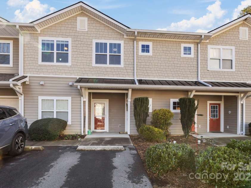 123 Foxden Drive, Fletcher, NC 28732.  MLS# CAR4209767, YatesRealty ID 15214. Amazing location!
