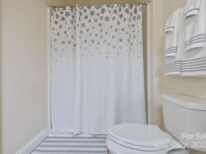 123 Foxden Drive, Fletcher, NC 28732.  MLS# CAR4209767, YatesRealty ID 15214. Primary Bath