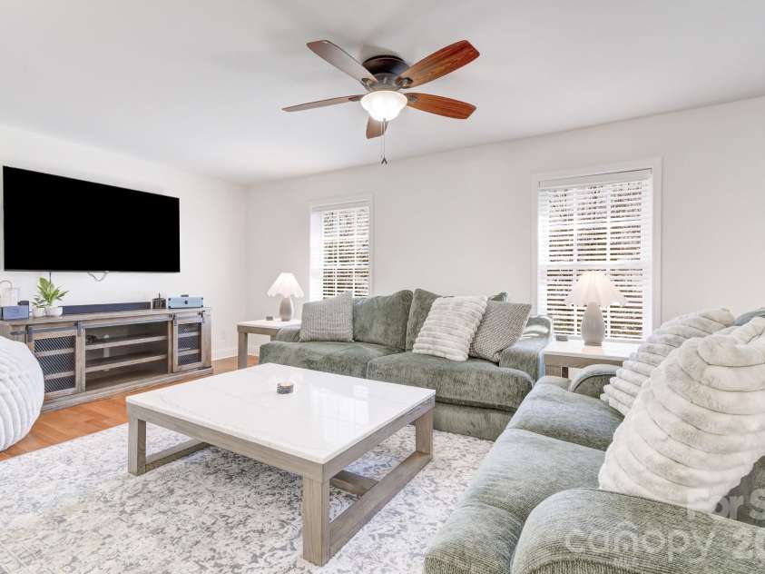 122 Loggers Run, Hendersonville, NC 28739.  MLS# CAR4355487, YatesRealty ID 15215. 