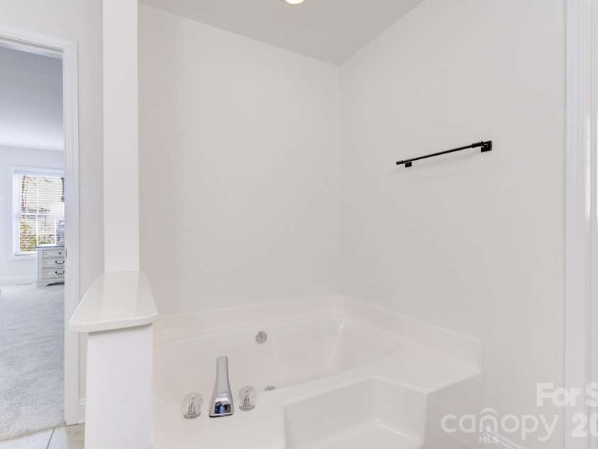 122 Loggers Run, Hendersonville, NC 28739.  MLS# CAR4355487, YatesRealty ID 15215. 
