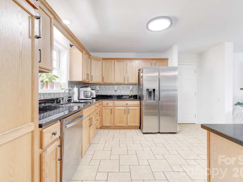 122 Loggers Run, Hendersonville, NC 28739.  MLS# CAR4355487, YatesRealty ID 15215. 