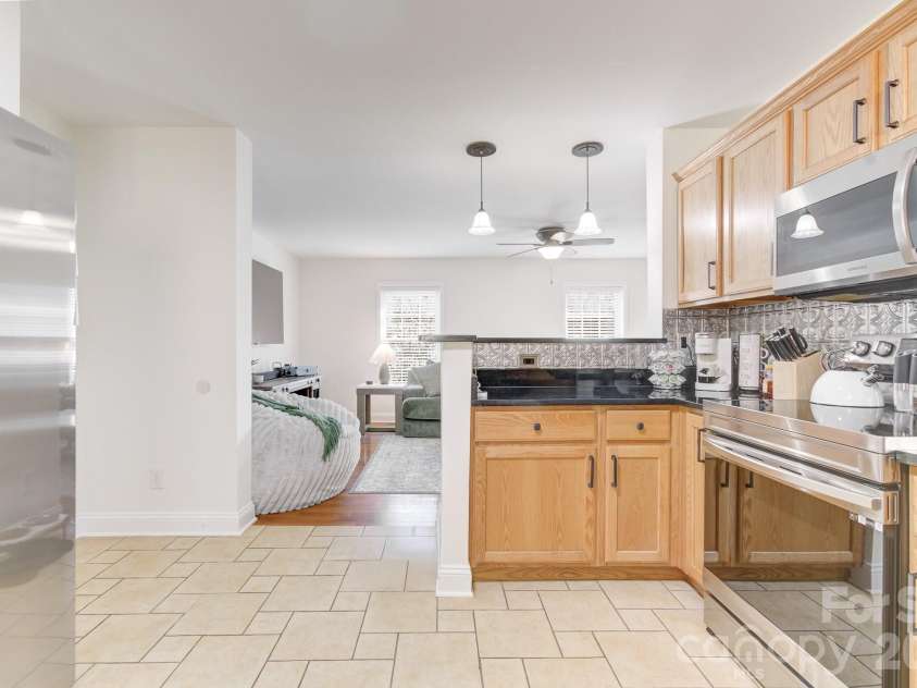 122 Loggers Run, Hendersonville, NC 28739.  MLS# CAR4355487, YatesRealty ID 15215. 