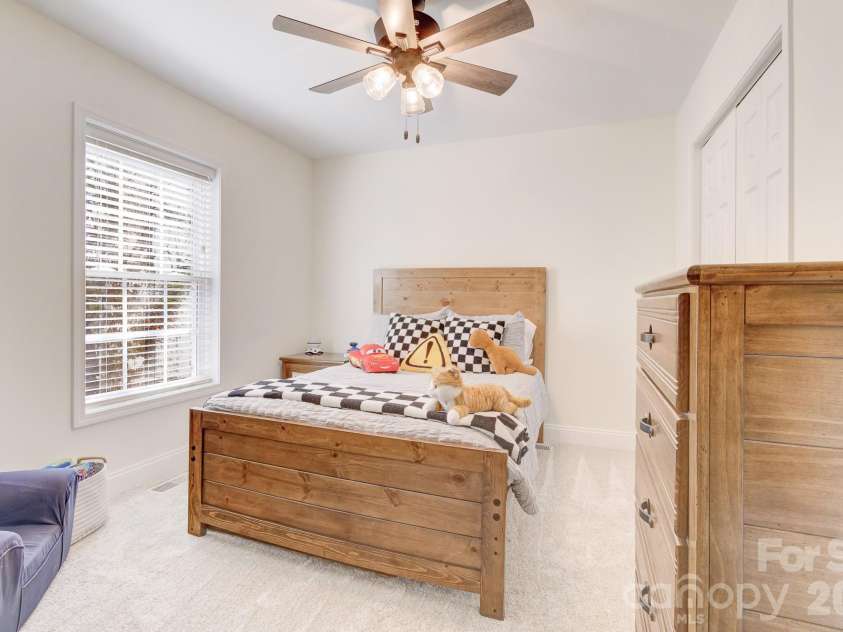 122 Loggers Run, Hendersonville, NC 28739.  MLS# CAR4355487, YatesRealty ID 15215. 