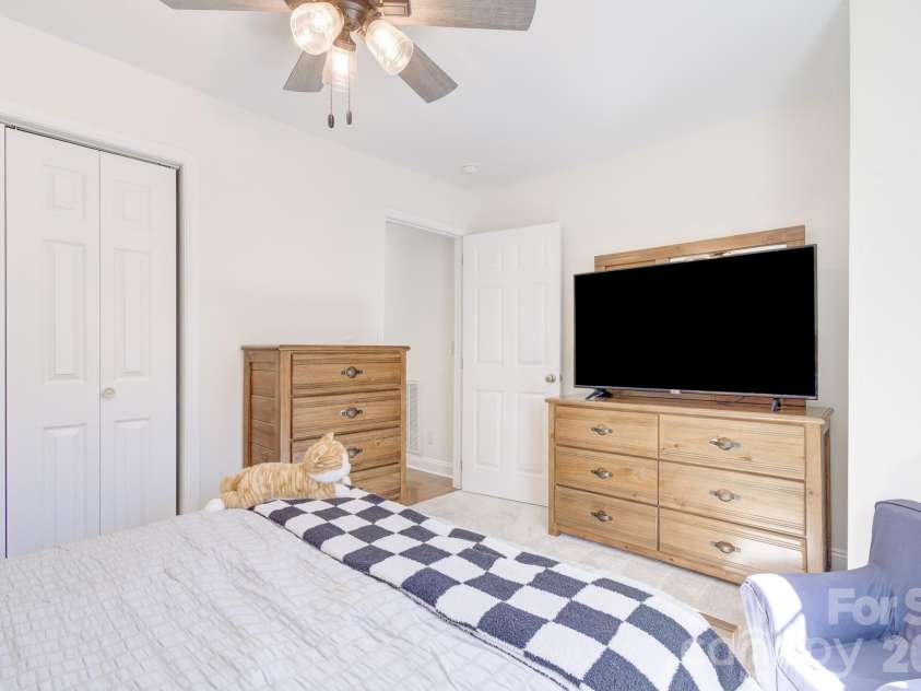 122 Loggers Run, Hendersonville, NC 28739.  MLS# CAR4355487, YatesRealty ID 15215. 