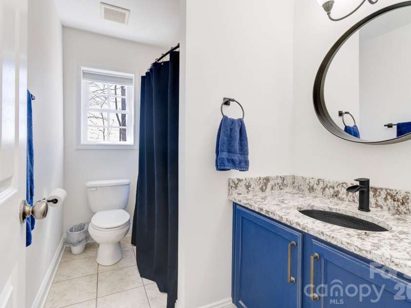 122 Loggers Run, Hendersonville, NC 28739.  MLS# CAR4355487, YatesRealty ID 15215. 